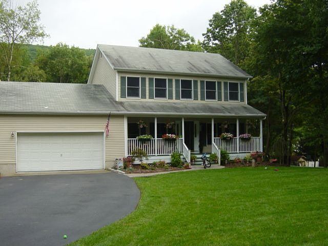 Center Hall Colonial on the cul-de-sac!