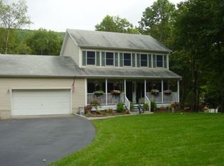 30 Woodland Dr, Oak Ridge, NJ 07438