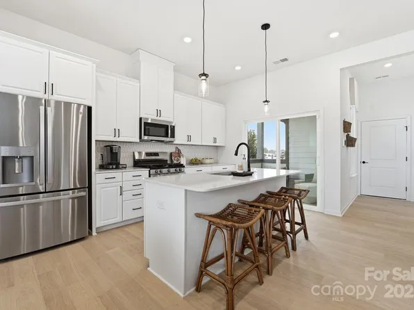 210 Silver Fleet Dr, Indian Trail, NC 28079