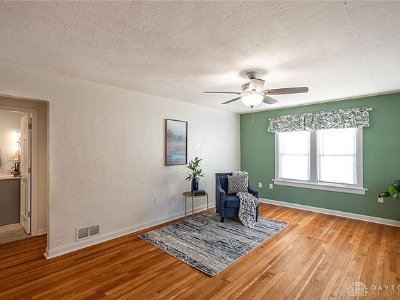 3rd image of 1425 Darst Ave