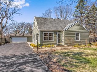 6012 Pershing Ave, Downers Grove, IL 60516