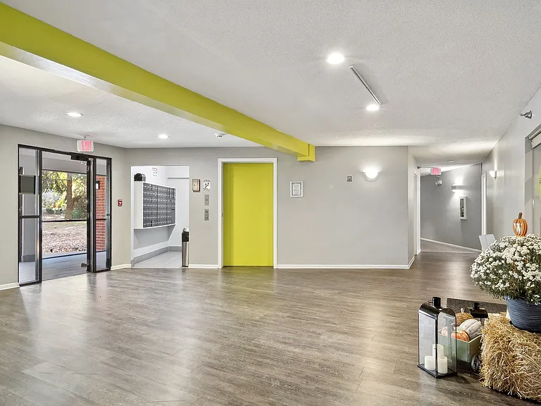 Twelve 501 Apartment Homes — Photo 14