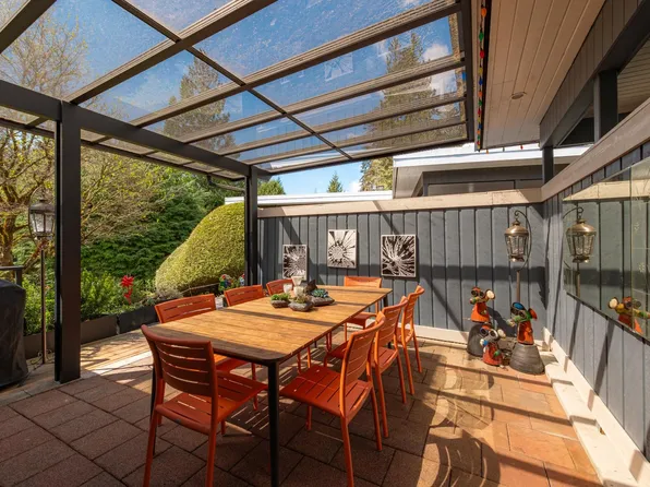 3669 Edgemont Blvd, North Vancouver, BC V7R 2P6