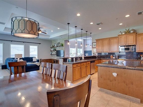 3rd image of 10260 W El Campo Grande Ave