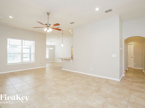 3rd image of 119 Old Field Ln