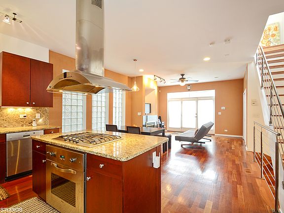 4th image of 922 N Paulina St #2