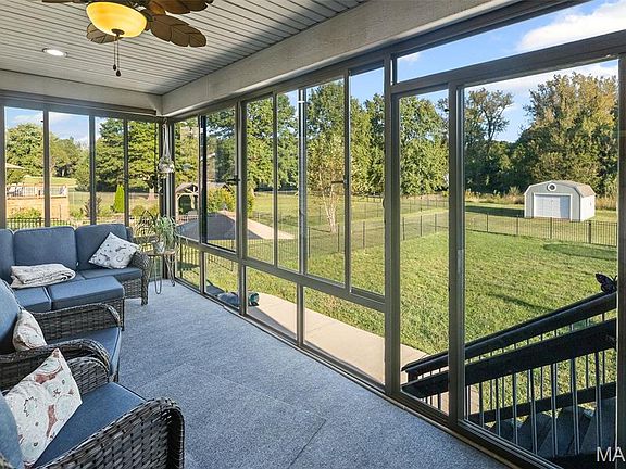 4th image of 214 Edwards St