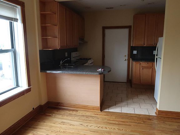 4th image of 2838 N Francisco Ave #Two_-2a