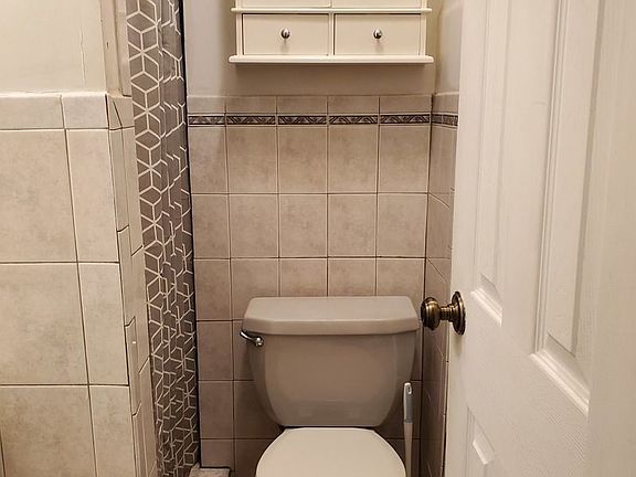 5th image of 517 E 77th St APT 1C