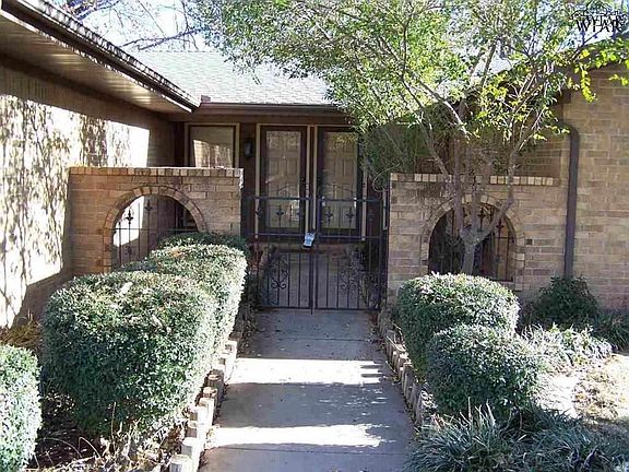 2nd image of 4315 Berwick Dr