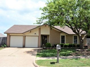 604 Hazelwood St, Moore, OK 73160