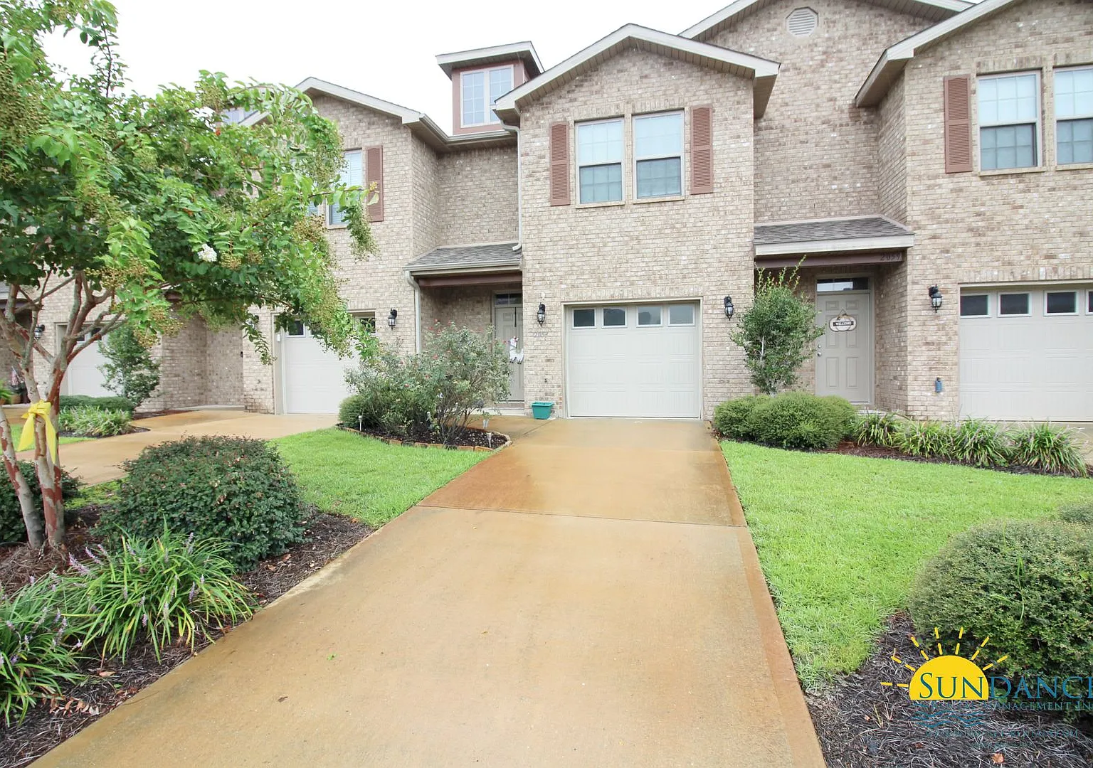 Magnificent 3 Bedroom Townhouse in Navarre! — Photo 1
