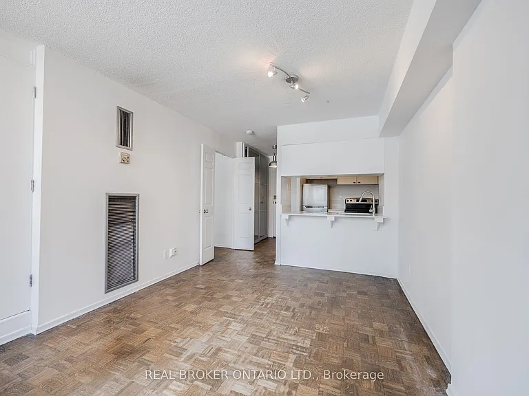 105 McCaul St #708 — Photo 9