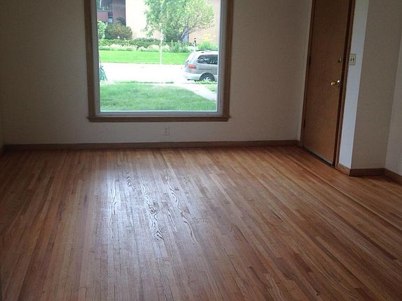 Living room, facing lyndale