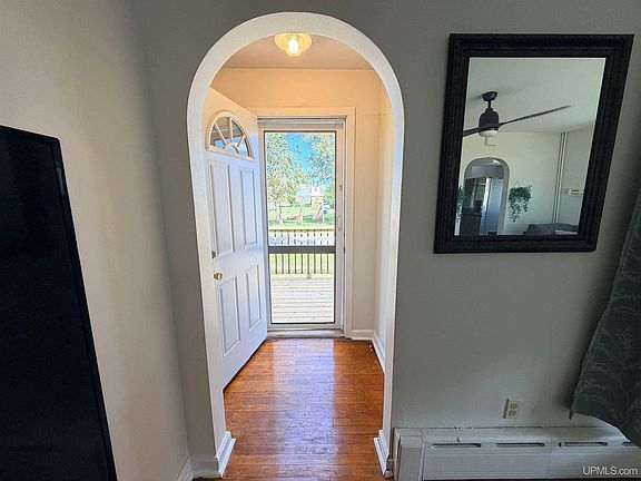 5th image of 683 Cedar St