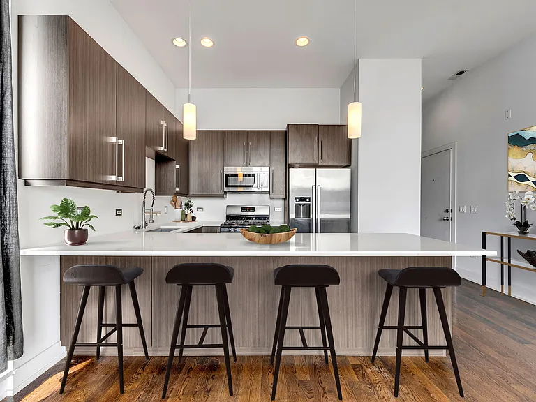 2353 N Seeley Ave #3S — Photo 2