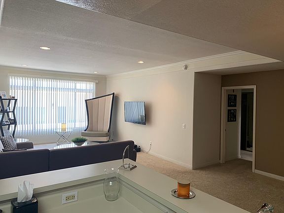 2nd image of 4734 Sepulveda Boulevard # Top Floor