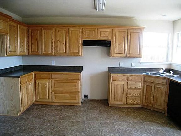 3rd image of 901 Mistflower Ave