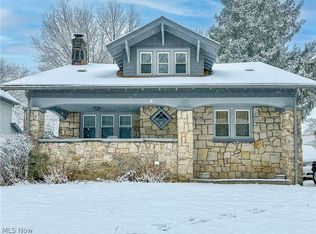 528 Sunset View Dr, Akron, OH 44320