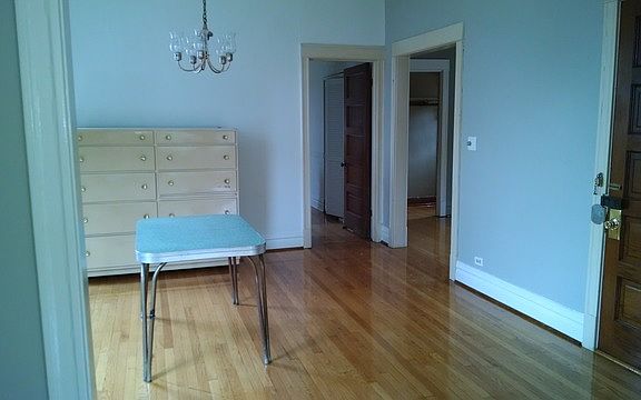 2nd image of 3854 N Hoyne Ave #3