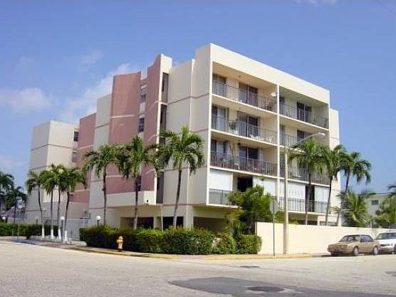 4th image of 7601 Byron Ave APT 2E