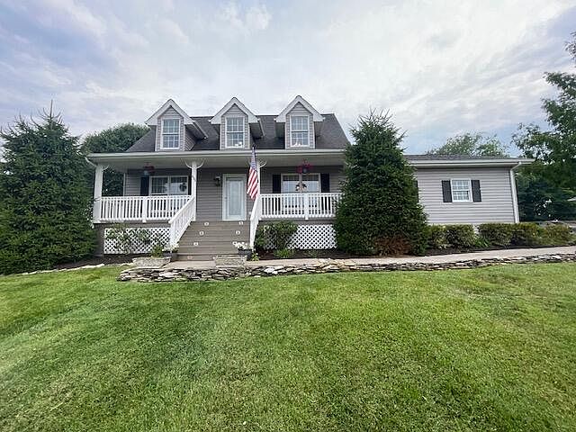 1st image of 493 Brookdale Dr