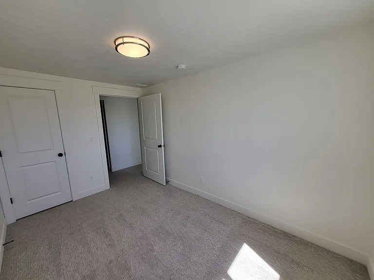 1002 E 1300 S — Photo 21