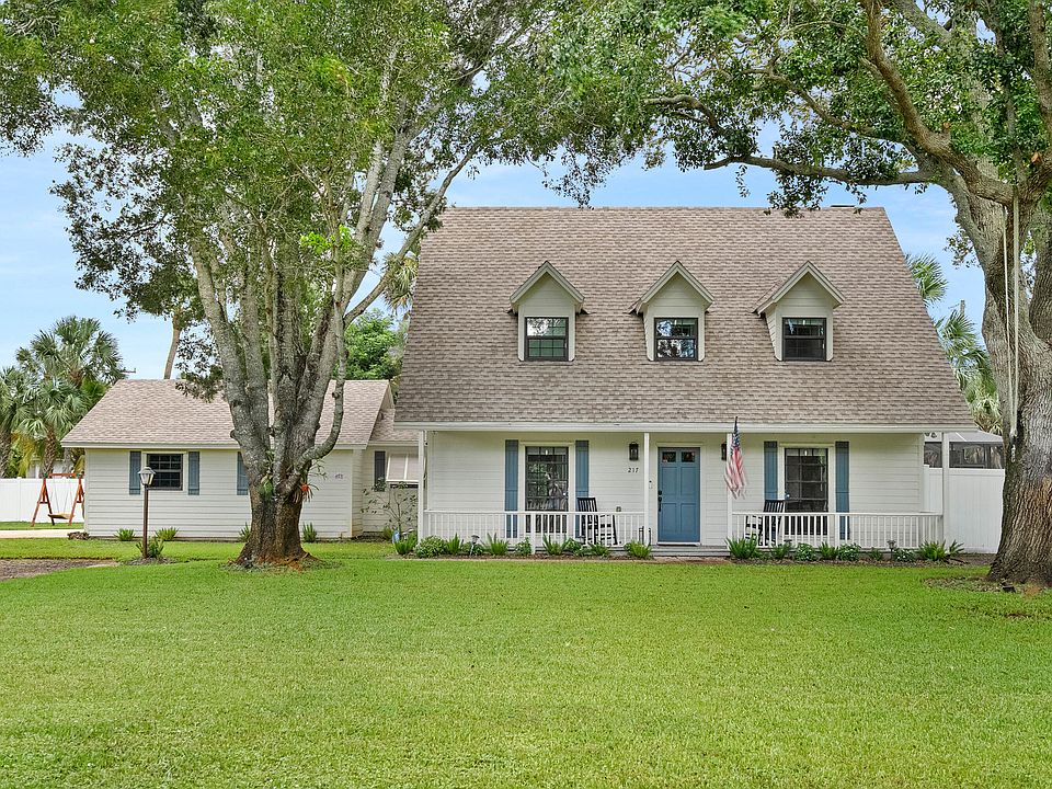 1st image of 217 SE Oriole Avenue