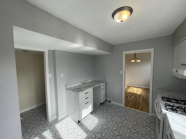 389 Hickory St #C — Photo 8