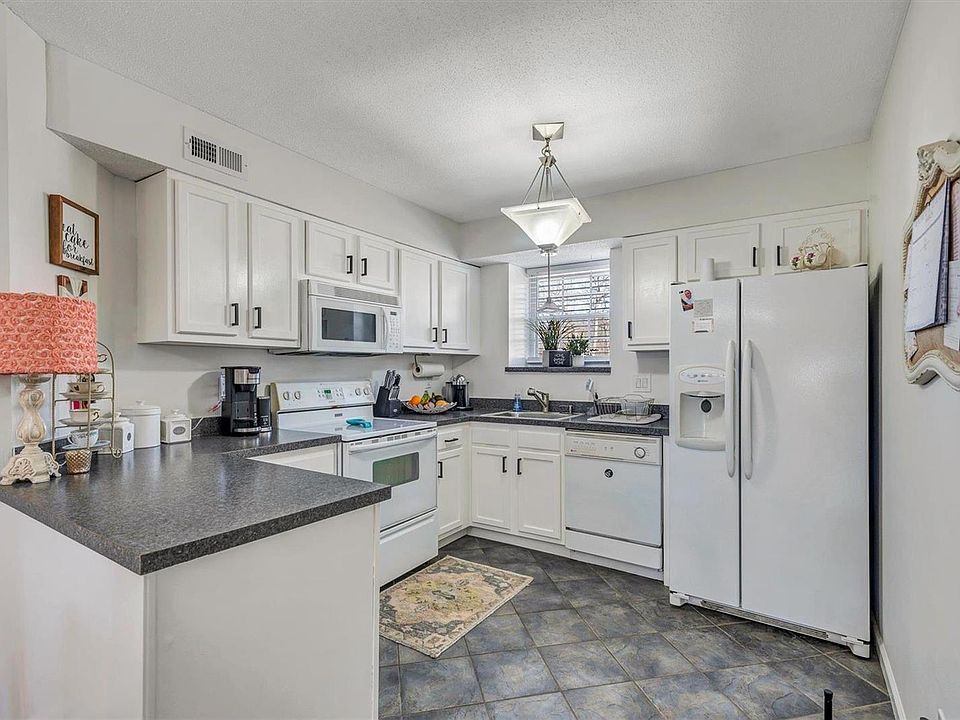 Arrowhead Condominiums 2818 Par Valley Ct Saint Louis MO Zillow