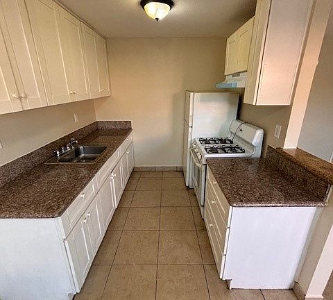 5th image of 4019 46th St APT 4