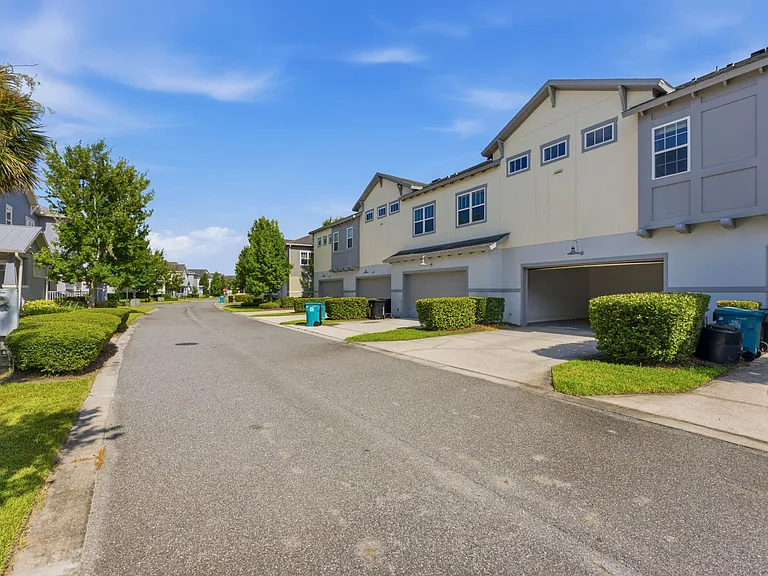 9025 Laureate Blvd — Photo 41