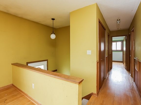 3rd image of 914 38th Ave