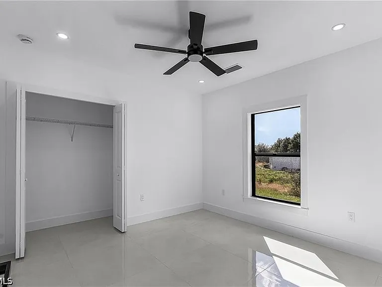 844 Millpond St E — Photo 19