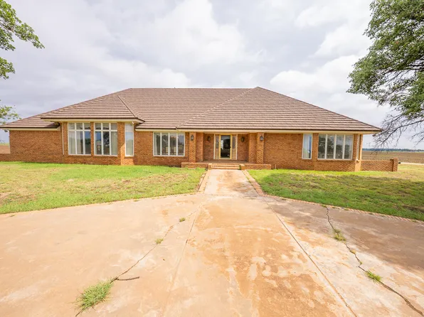 2210 W Division St, Slaton, TX 79364