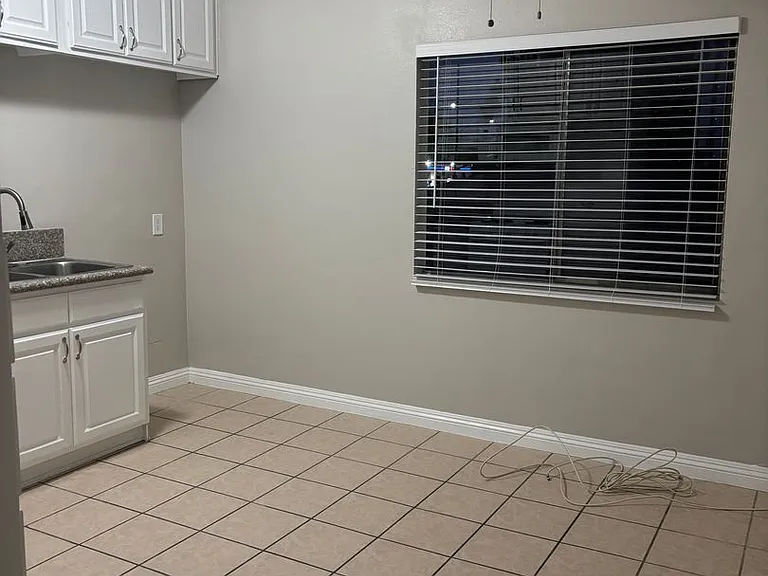 Renovated 2 Bedroom 1 Bathroom — Photo 20