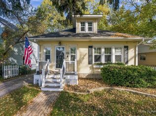 143 N Hager Ave, Barrington, IL 60010