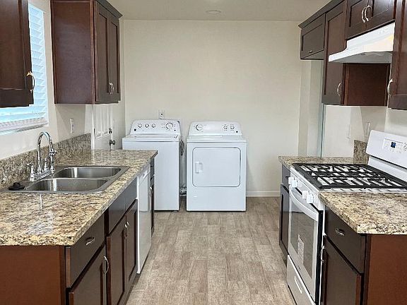 4th image of 2295 San Arturo Ave