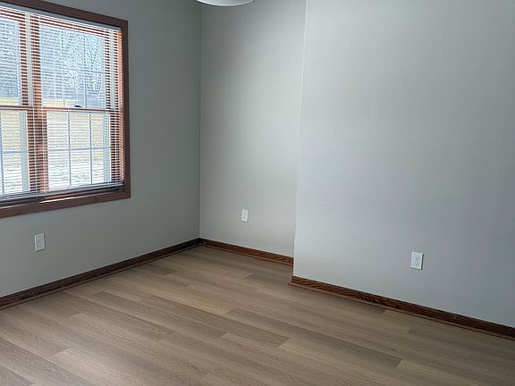 3rd image of 933 McKnight Cir APT 1