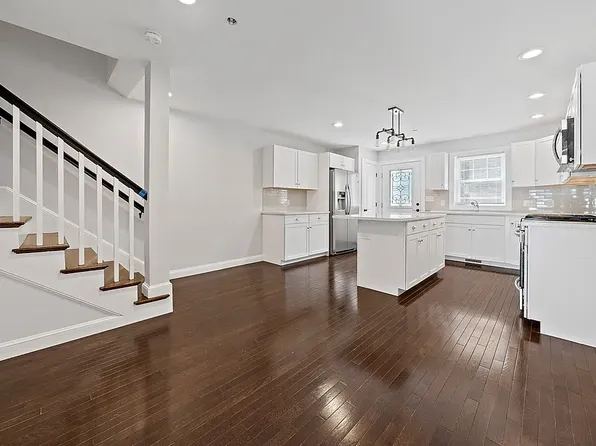 479 Sherman St APT 2, Canton, MA 02021