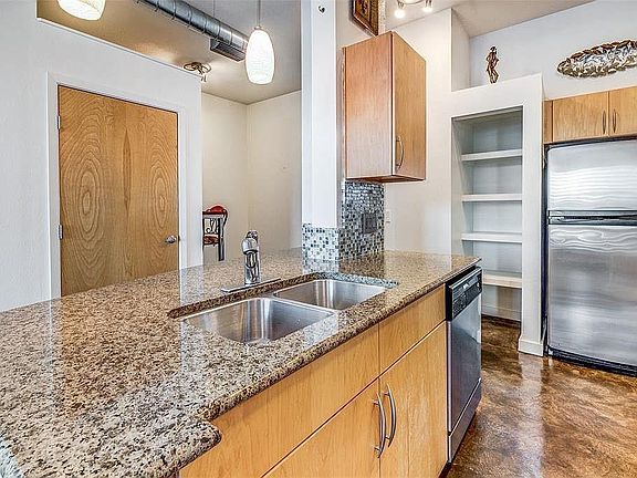 5th image of 201 W Lancaster Ave Unit 205