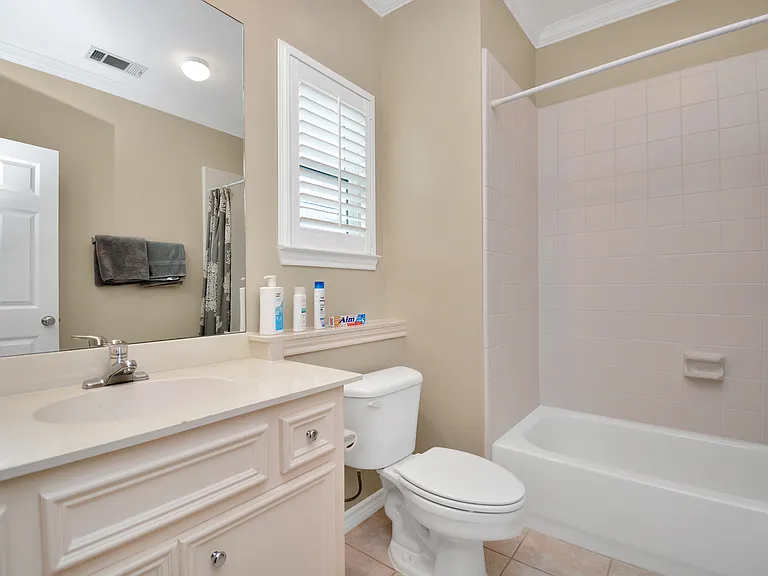 1019 Marconi St — Photo 5