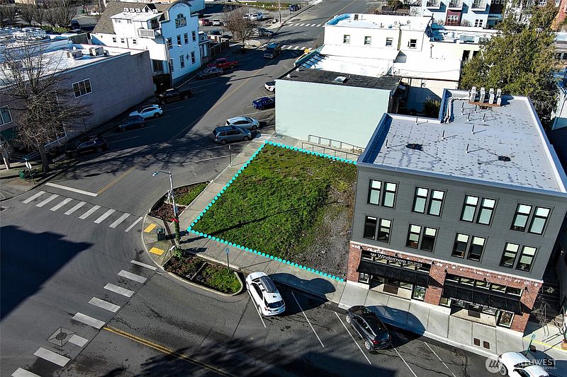 4th image of 80 First Street S
