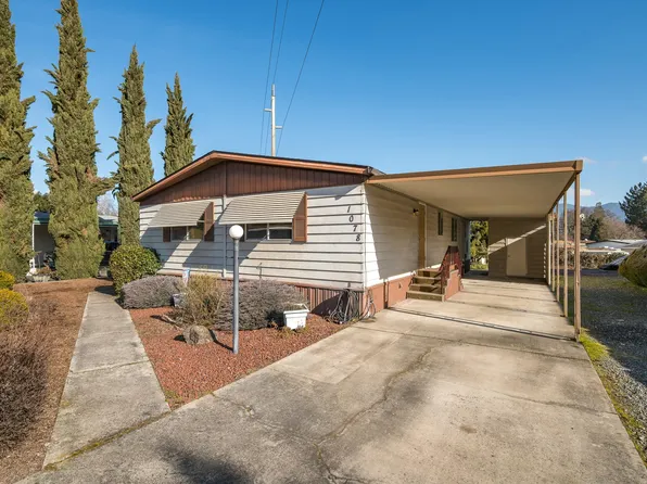 1078 Lee Roze Ln, Grants Pass, OR 97527