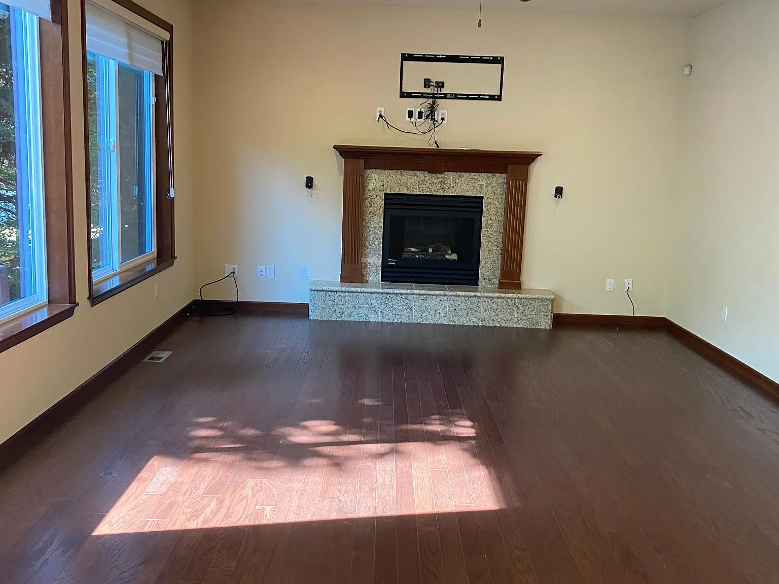 4 bed, 2.5 bath, 2710 sqft, $4,500 — Photo 3