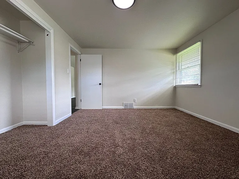 490 Saint Bernard Dr — Photo 20