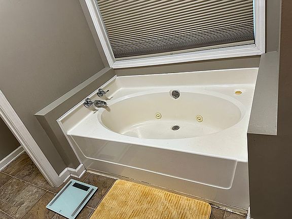 Master jet tub functionable