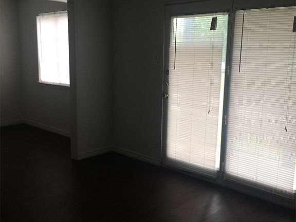 3rd image of 105 Lake Meadows Dr