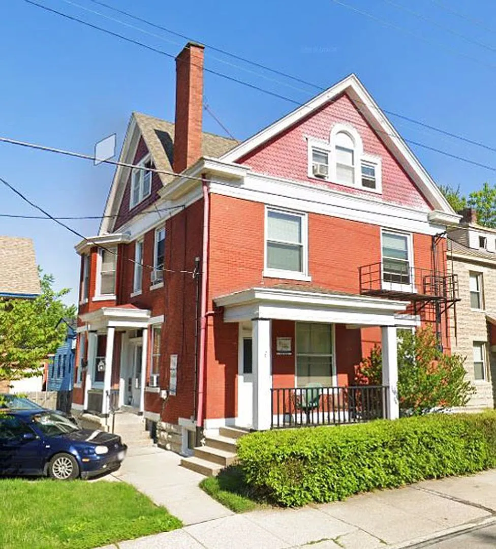 2 bed, 1.0 bath, $1,695 — Photo 2