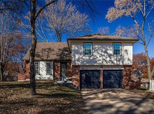 1131 N Walker Ln, Olathe, KS 66061